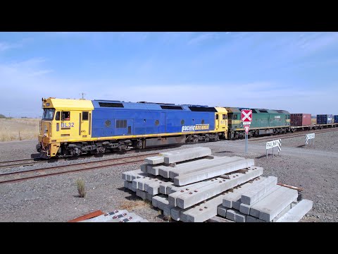 7902V Container Train From Mildura With BL32 & G520 (15/3/2023) - PoathTV Australian Railways