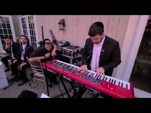 Shloimy Zaltzman playing Hamaloch!