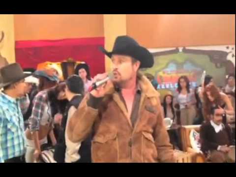 Arturo Peniche En La Cantina Del Tunco Maclovich