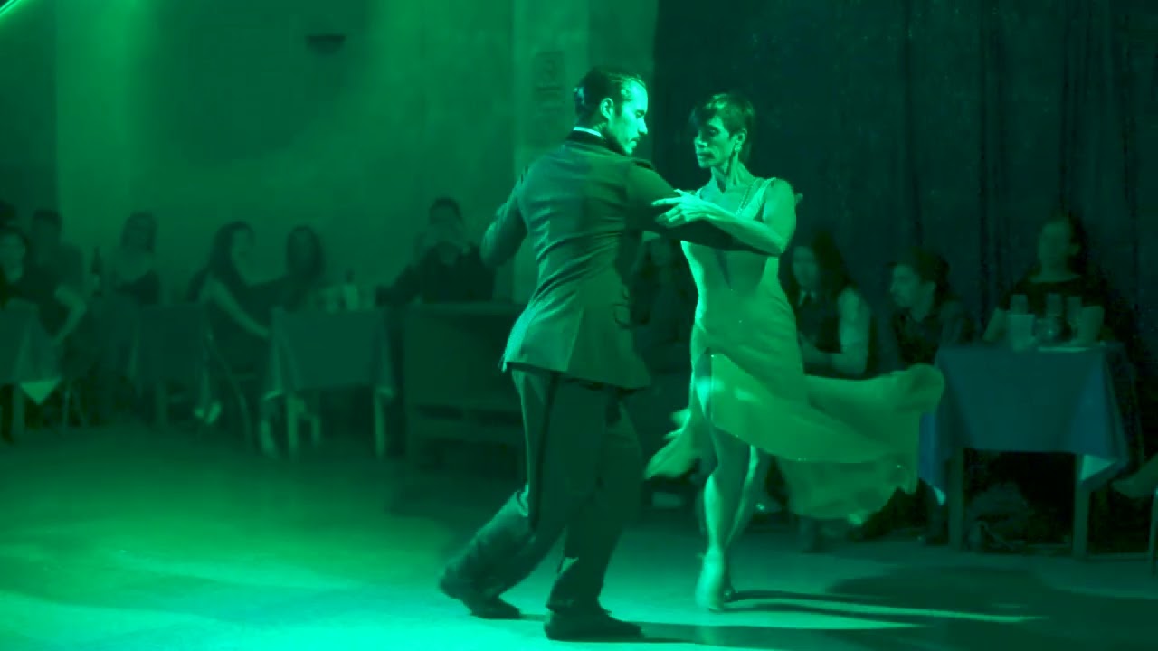Video thumbnail for Sabrina Amuchastegui y Jesus Taborda en Juernes Milonga (1/2)