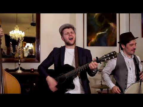 Cool Folk-Roaming Band