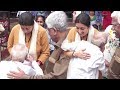 Smriti Irani Took Blessing From 93 Year Old Person Outside Polling Booth In Mumbai