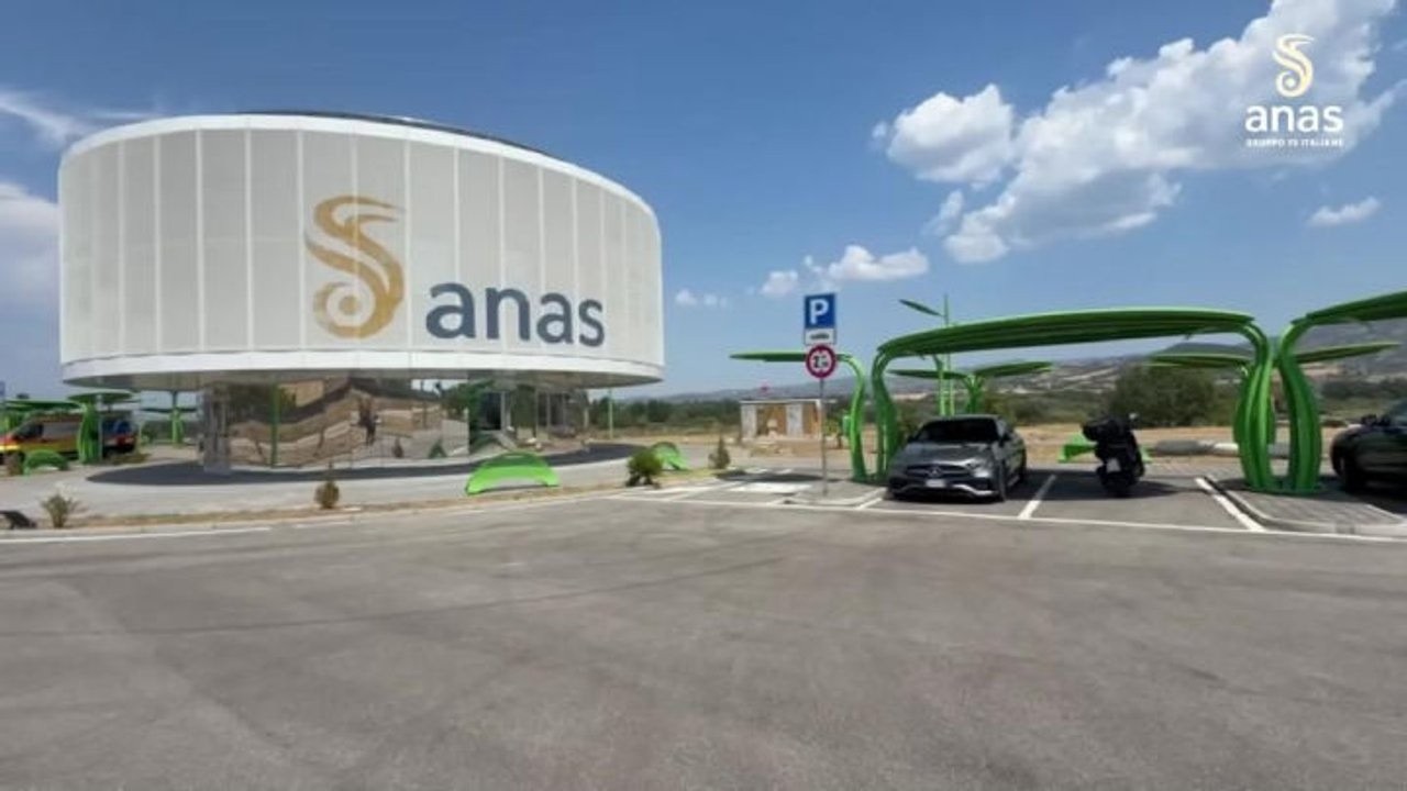 Al via 'Green Island' di Anas sulla A2 Mediterraneo per ricarica elettrica e soccorso sanitario