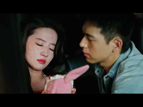 醉酒的女孩想到已故好友，伤心大哭，霸总满脸心疼把她搂在怀里安慰！💖 中国电视剧 Chinesedrama Dramas