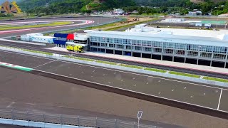 Download lagu Melihat lebih dekat pengerjaan Tribun Mandalika sirkuit jelang MotoGP 2022 mp3