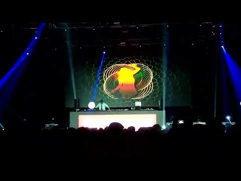MC Eric - Pump Up The Jam (Technotronic DJ set) [Belgrade Arena, 2014]
