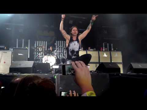 Slash with Myles Kennedy and the Conspirators - Sweet Child O' Mine