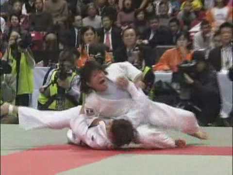 Morote-seoi-nage par Aiko Sato (JPN)