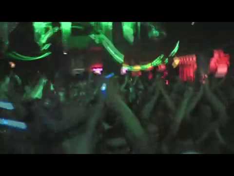 Nalin & Kane vs Above & Beyond - Beachball Falls Down (Myon & Shane 54 Mashup), via ASOT 400