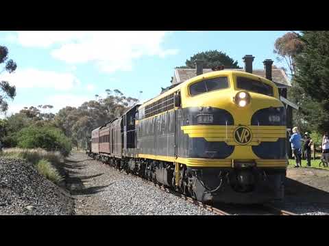 Chasing 8198 SRV transfer from Warrenheip to Moorabool 31/10/21