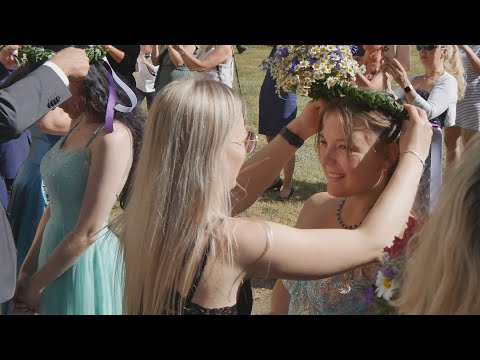 Elsterwerda: Traditionelle Bekränzung der Abiturienten - LAUSITZWELLE