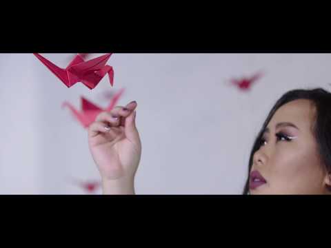 Maa Vue - 'Lub Hli Puag Lub Hnub' (Official Music Video)