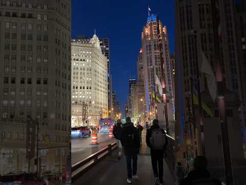 Taking a walk at night #nightlife #chicago