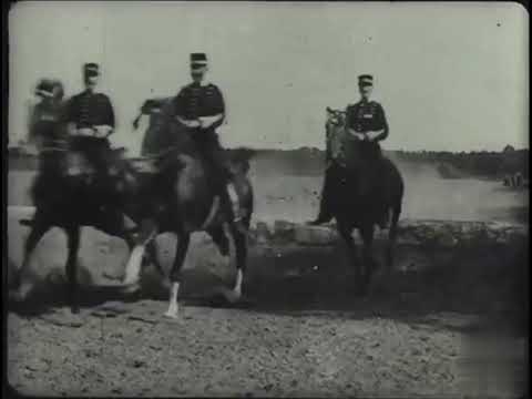 Sauts de barrières par des officiers (1904) Pathé
