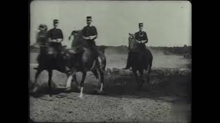 Sauts de barrières par des officiers (1904) Pathé
