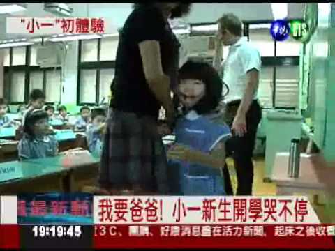 開學日迎新! 校長變裝跳保庇