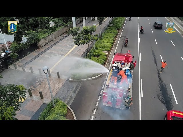 Walikota Jakarta Selatan Pimpin Penyemprotan Disinfektan di Fasilitas Umum