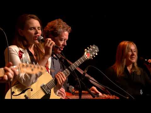 eTown Finale with Marty Stuart & Cassandra Jenkins - Tonight The Bottle Let Me Down