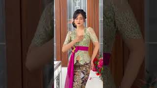 Download lagu kebaya Bali lengan pendek mp3 Download lagu kebaya Bali lengan pendek mp3