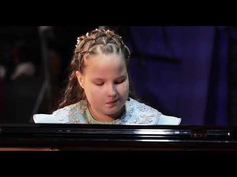 J.S.Bach Concerto no 1 in D Minor 1st mov .Ольга Танська- фортепіано,Камерний оркестр "Con Moto"