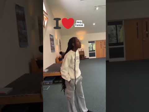 I love this voice 😍 🥰😍 - Holy forever #worship #music #shorts @CeCeWinansOfficial : cece winas