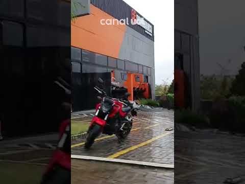 Temporal em São Paulo derruba teto de academia em Nova Odessa; vídeo mostra destruição