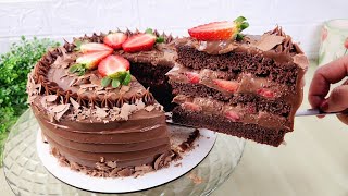 BOLO DE CHOCOLATE COM MORANGOS/ Recheio cremoso, massa de liquidificador fofinha!