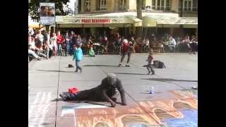 2 artists creating at same time, Abou Traore and Helmut, icons of street performance in Paris
