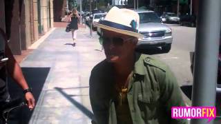 Bruno Mars talking to the paparazzi after he leaves the doctors.flv