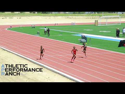 Girls 200m dash -  Heat 6