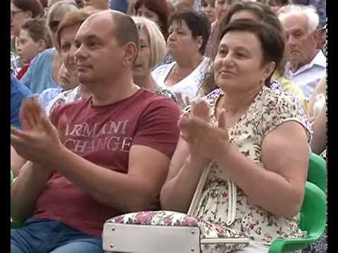 Музыкальные выходные в Курске. На Театральной площади играл  маэстро Леонид Винцкевич.