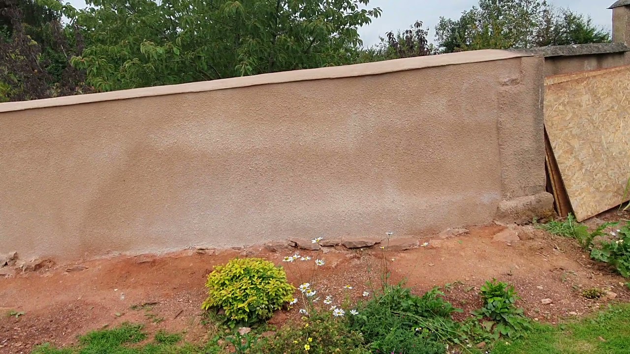 Listed Buildings Devon Ltd - cob wall, lime rendering.