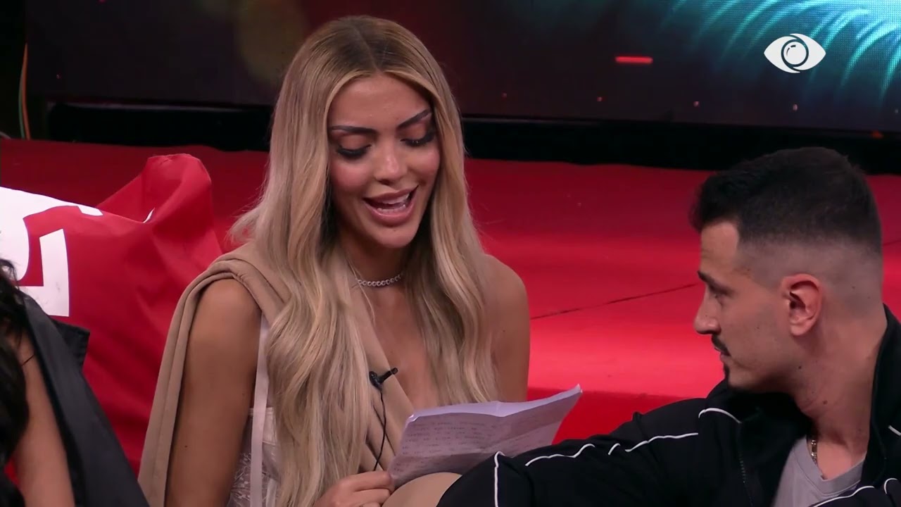 Mes lotësh dhe emocionesh, banorët lexojnë letra për gruan më të veçantë këtë 8 Mars