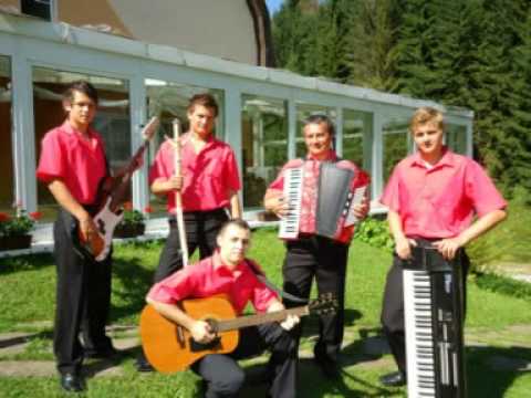 Hudobná skupina Axel-V Zelezniku na mosciku