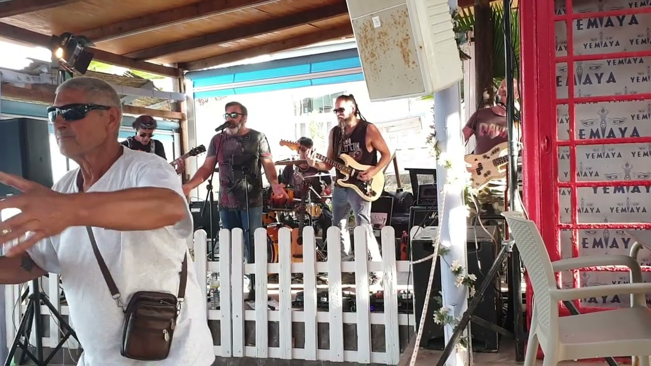 Hysteria at Yemaya - Mojacar Playa, Spain with I want you to want me Cover