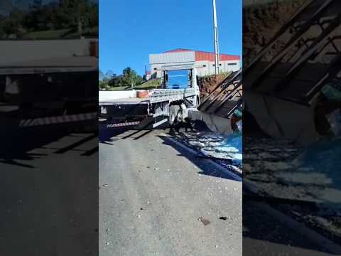 Acidente com seis veículos interdita BR-277 e chama atenção em Irati