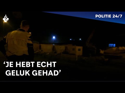 Auto in de sloot | POLITIE 24/7