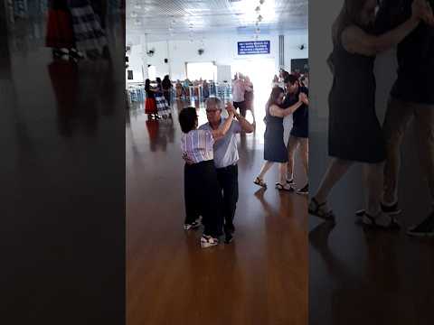no Valdir Trentin clube do Vovô em Chopinzinho no Paraná.Brasil #shotrs #baile #dancarinos #dança