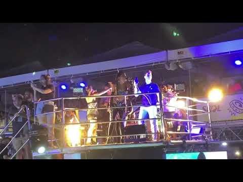 Anitta e Pedro Sampaio - No chão novinha (CARNATAL 2021)