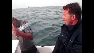 preview picture of video 'Alcino pescando em alto mar em Iguape'