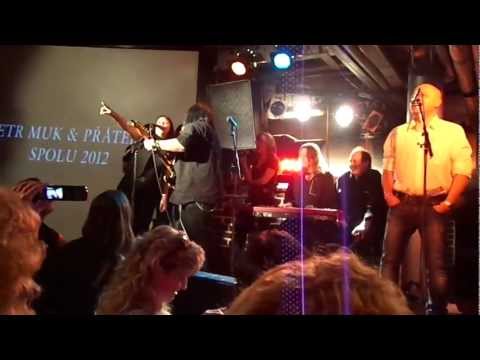 Petr Muk Spolu 2012 Hvezda Praha - skladba Bon soir Mademoiselle Paris-spievaju vsetci na zaver