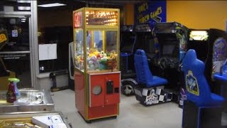 Awesome 90's Clean Sweep Crane Arcade Game - claw machine, true classic!