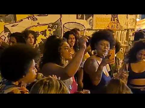 Marina Íris na  Roda de Samba do CMSN @mulheresdosambanoticias na Pedra do Sal