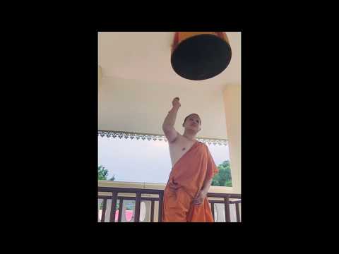 สมาชิกที่มีขนาดใหญ่และขนาดเล็กของช่องคลอด Pisya ผู้หญิงรู้สึกตื่นเต้น