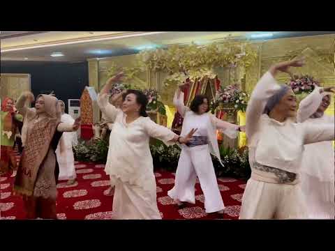 Beautiful in white -Line Dance# Wedding Party Ananda Adam& Aulia#120823