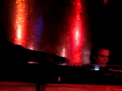 AVICII playing SAMBA DE VALODJA - SIMON DE JANO BOOTLEG