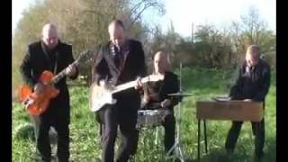 The Bad Detectives - Surfin' The Severn Bore