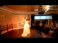 Невеста ирает на скрипке 