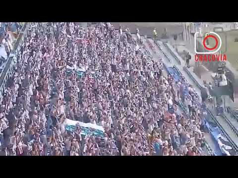Hymn Polski na stadionie przy Bułgarskiej #LPOCRA - CracoviaFOTO