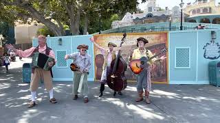 Bootstrappers at Disneyland - Yo Ho (A Pirates Life for Me) 4K